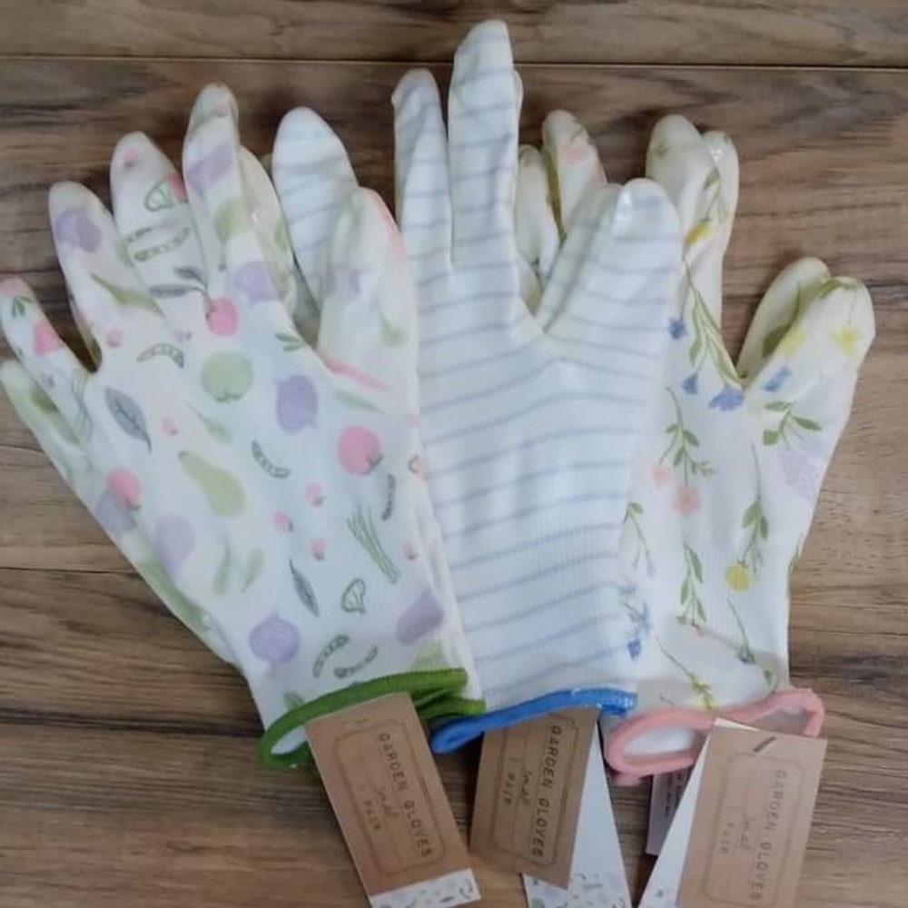 3 pairs of Garden Gloves size small